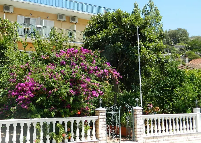 Logara's Aparthotel Agia Efimia